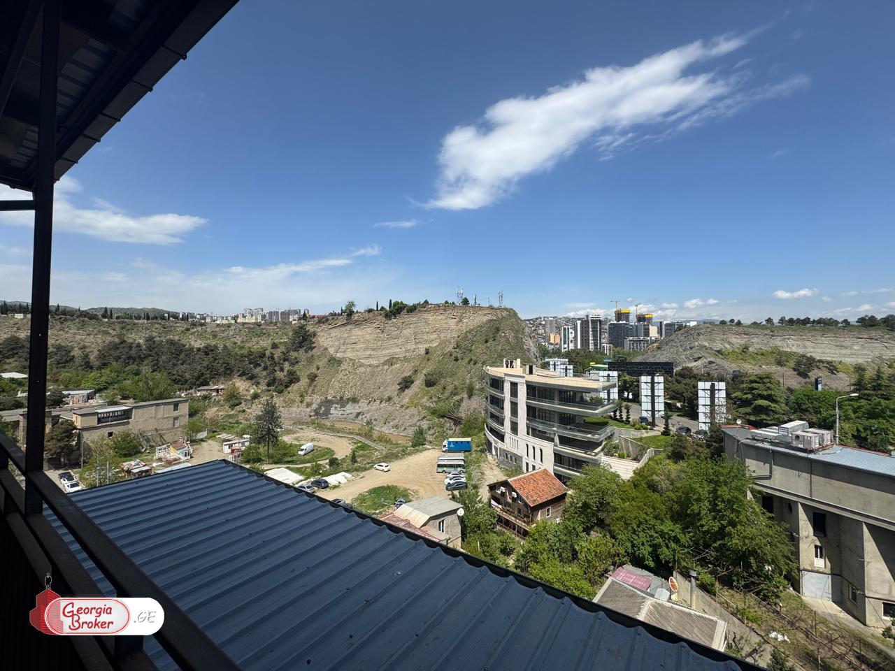 продается квартира с новым ремонтом 4-комнаты